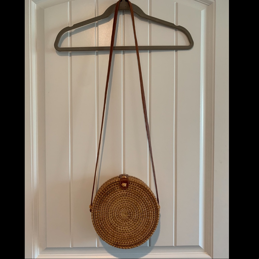 Circular straw bag